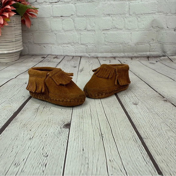 infant minnetonka slip on baby moccasins with fringe size 0 suede leather - Picture 1 of 8
